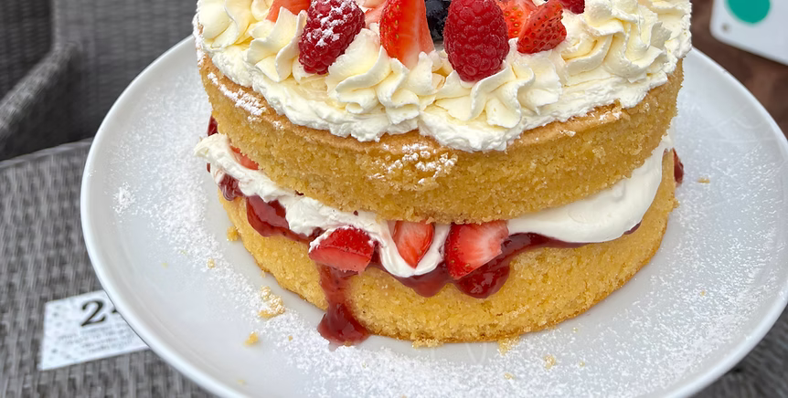 eat at the Hen and Dot cafe